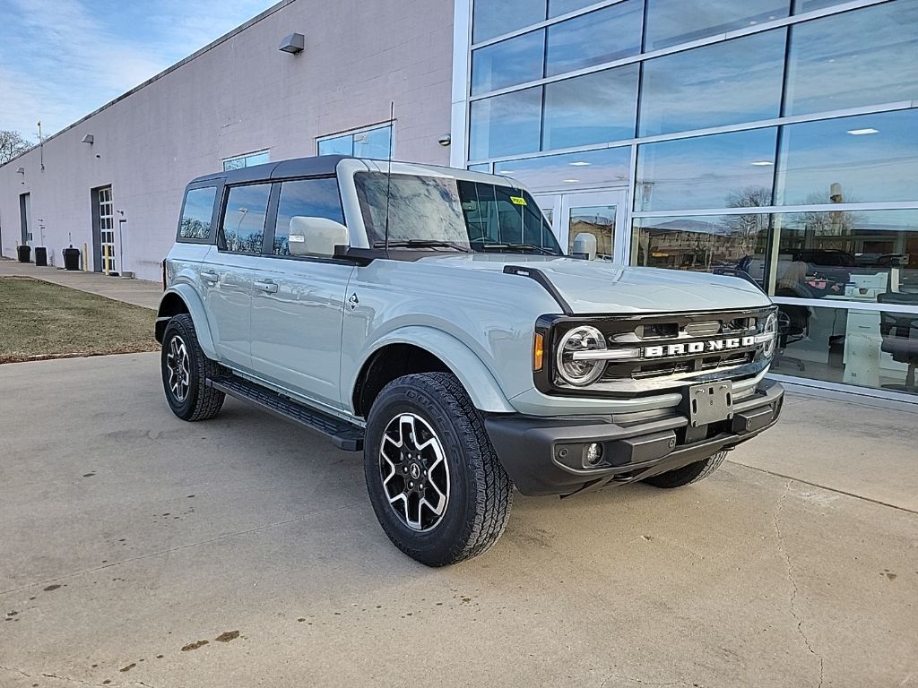 2024 Ford Bronco 4-Door Outer Banks's photo