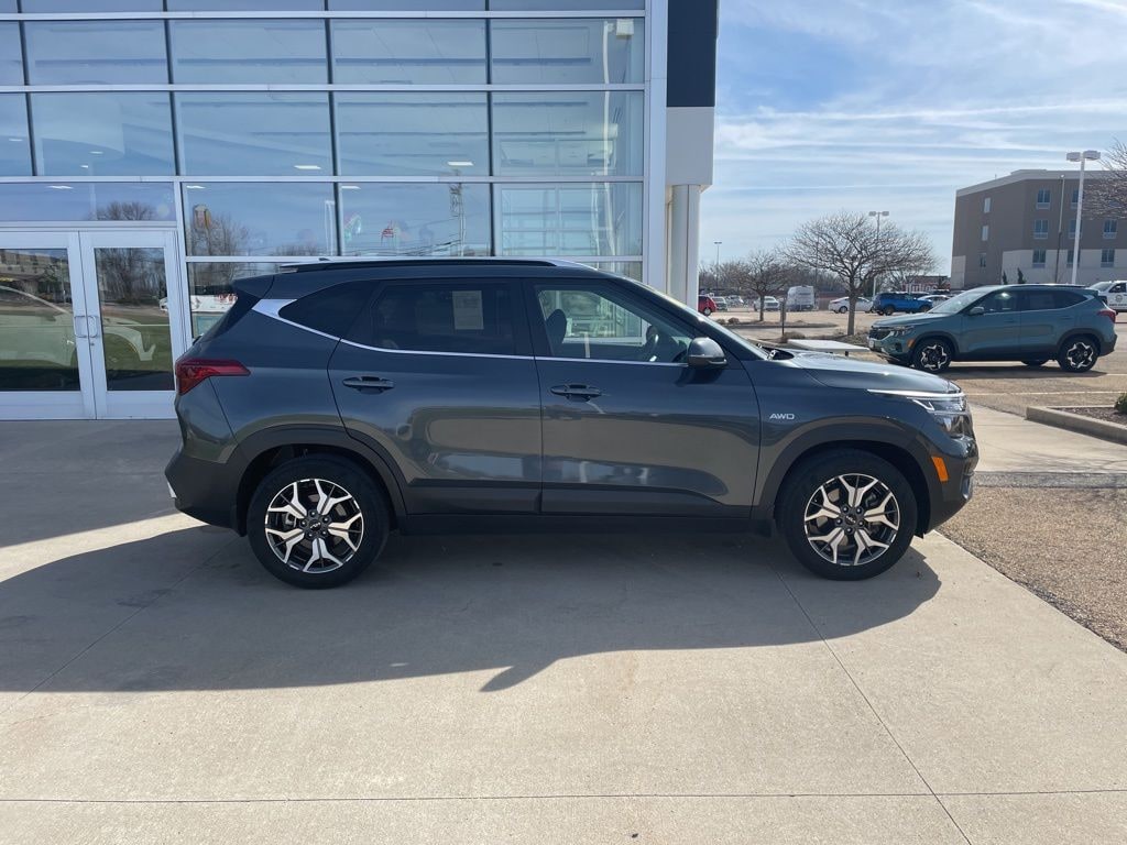 Used 2023 Kia Seltos EX SUV