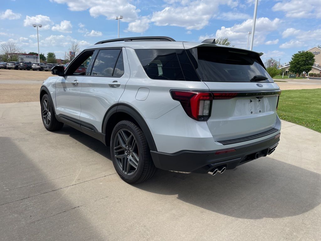 2026 Ford Explorer ST - Photo 7