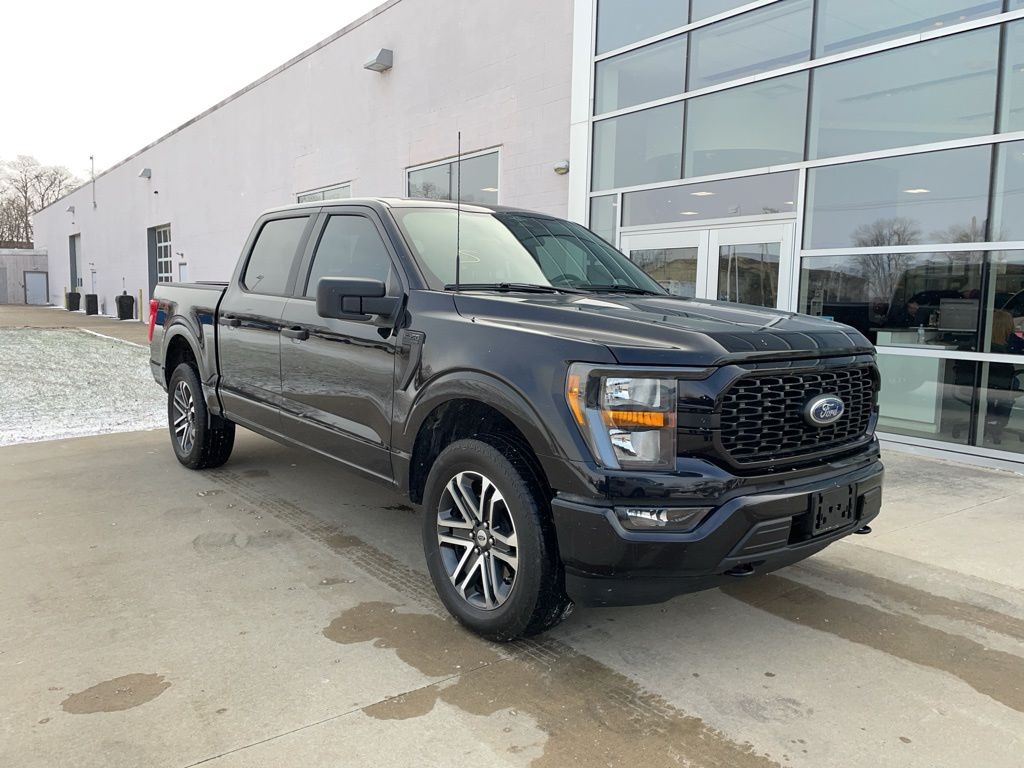 2023 Ford F-150 XL's photo