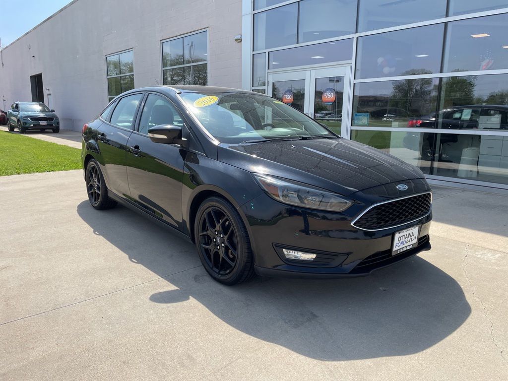2016 Ford Focus Sedan SE's photo