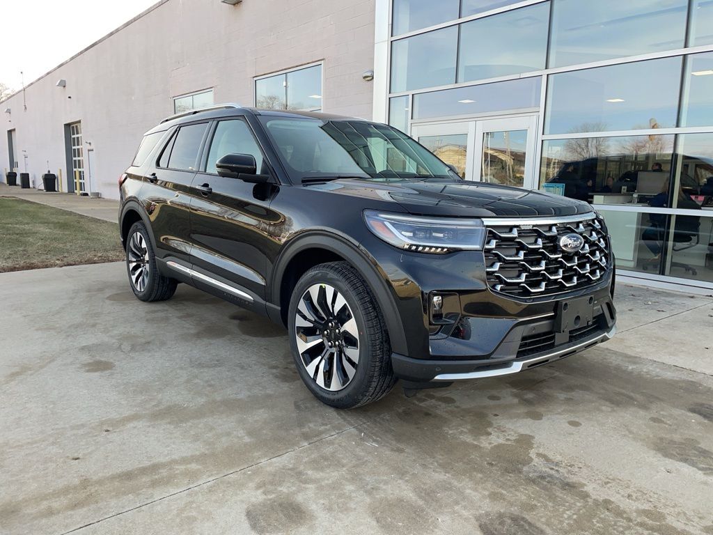 2026 Ford Explorer Platinum's photo