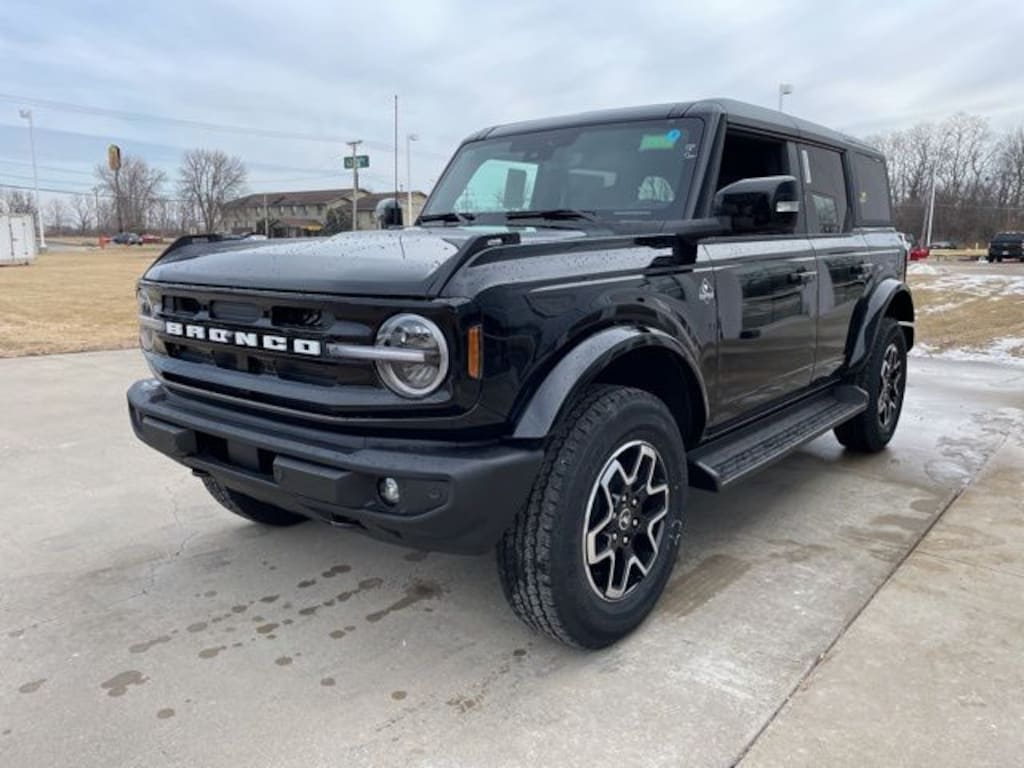 New 2025 Ford Bronco Outer Banks SUV