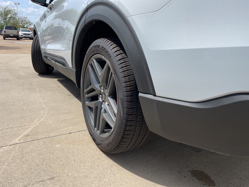 2026 Ford Explorer ST - Photo 20