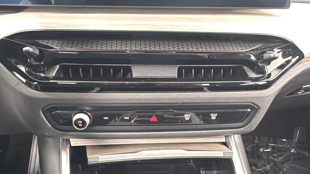 2025 BMW 3 Series 330i - Photo 25