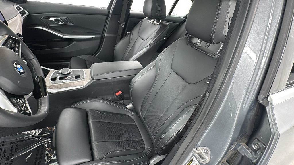2025 BMW 3 Series 330i - Photo 10