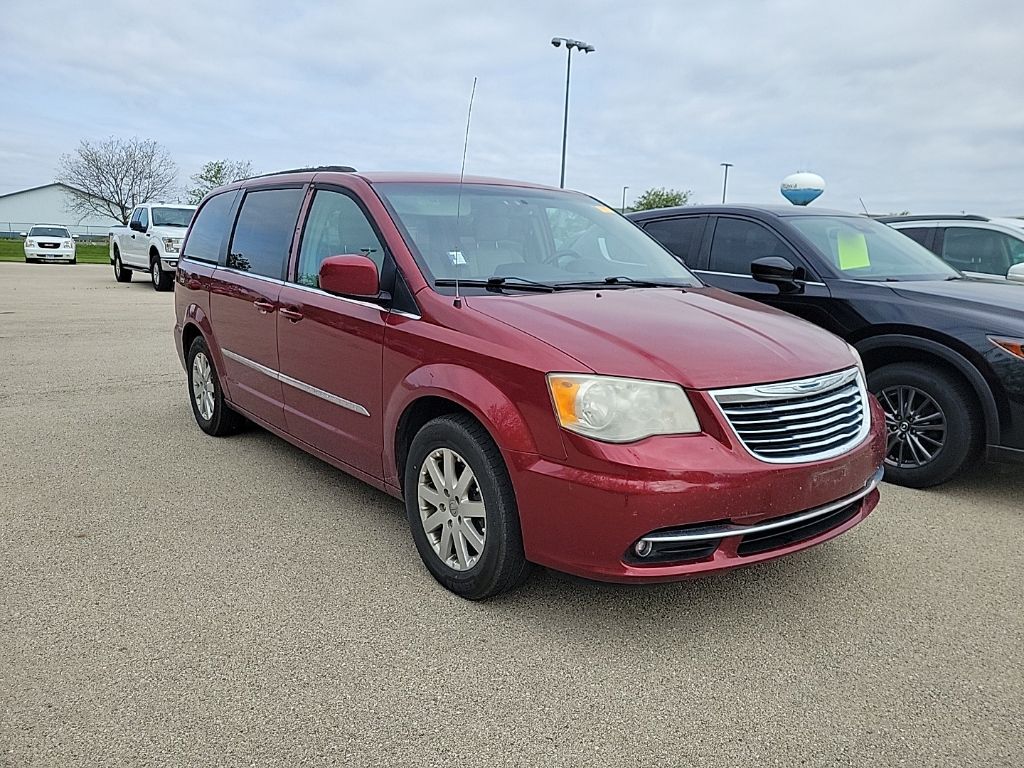 2014 Chrysler Town & Country Touring's photo
