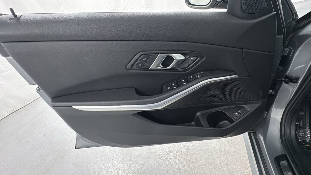 2025 BMW 3 Series 330i - Photo 16
