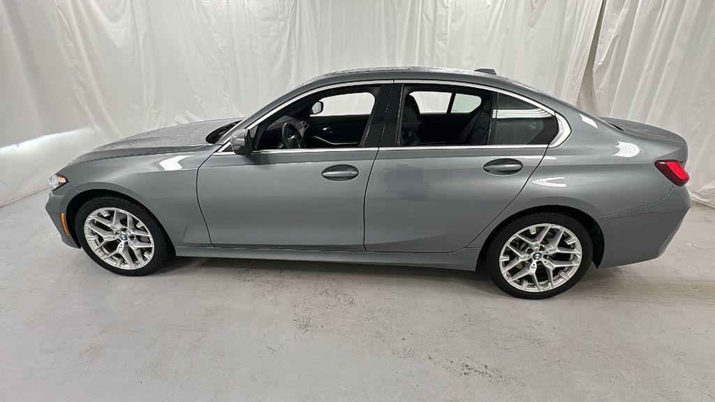 2025 BMW 3 Series 330i - Photo 6