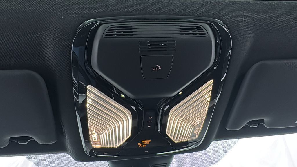 2025 BMW 3 Series 330i - Photo 28