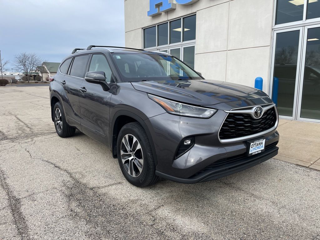 2021 Toyota Highlander XLE's photo