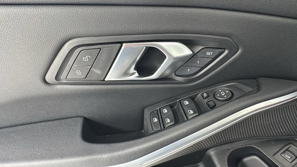 2025 BMW 3 Series 330i - Photo 17