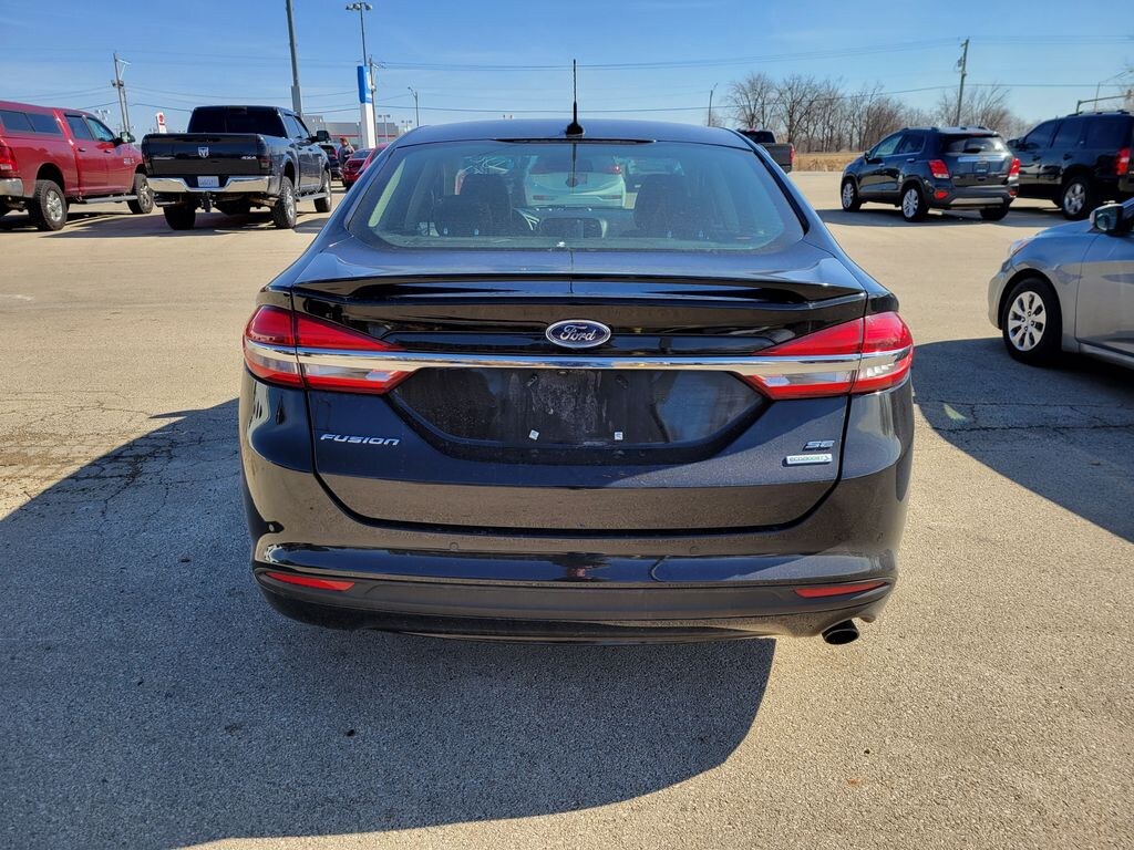 Used 2018 Ford Fusion SE Sedan