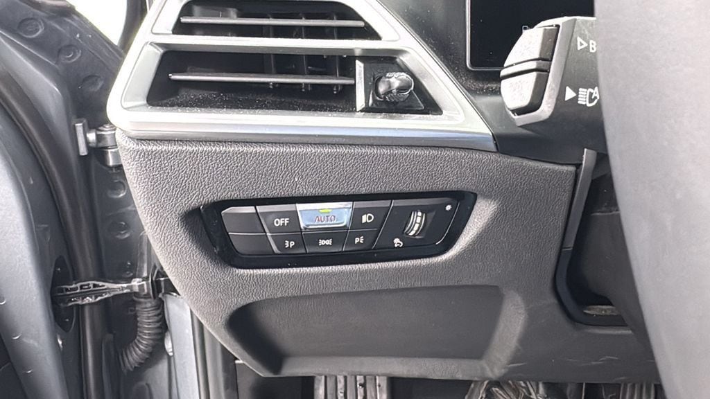 2025 BMW 3 Series 330i - Photo 31