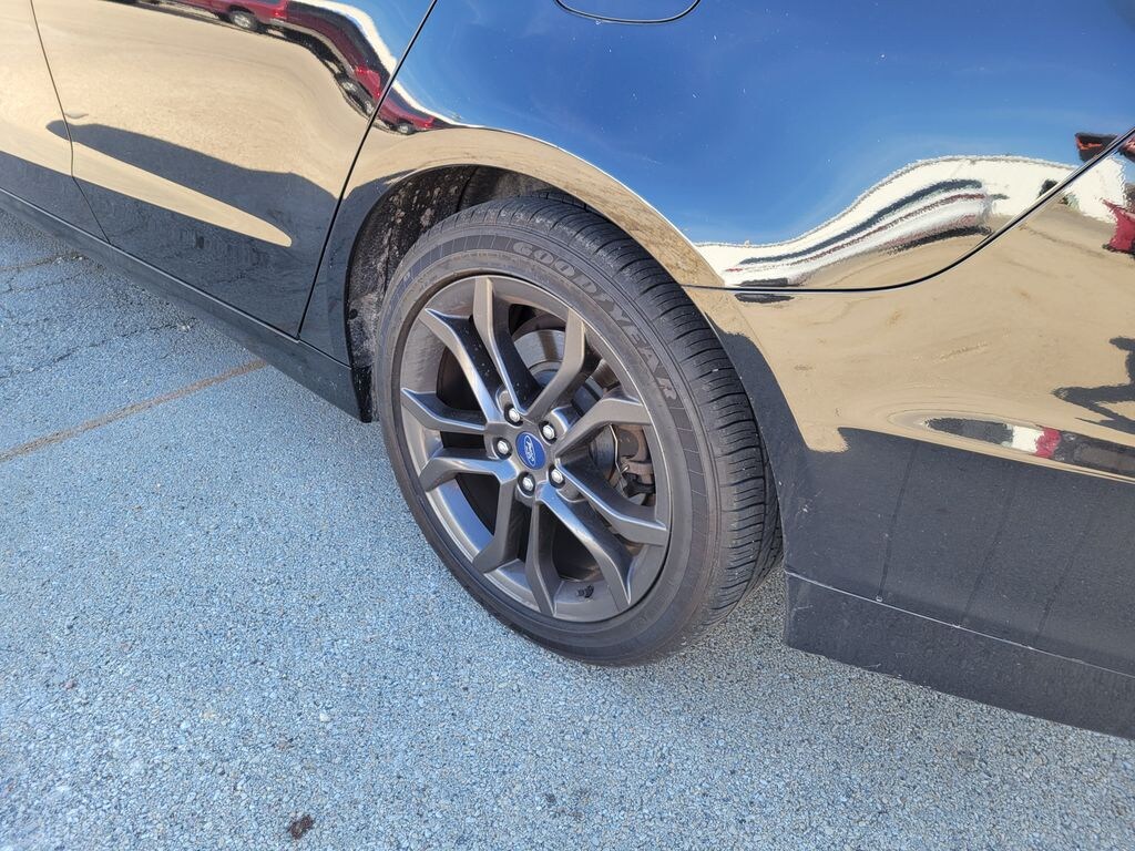 Used 2018 Ford Fusion SE Sedan