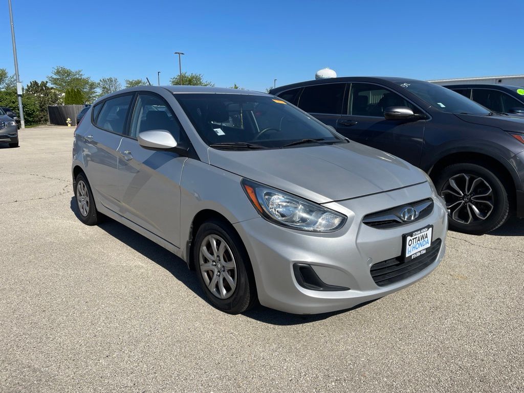 2012 Hyundai Accent GS 5-Door 6-Speed Automatic's photo