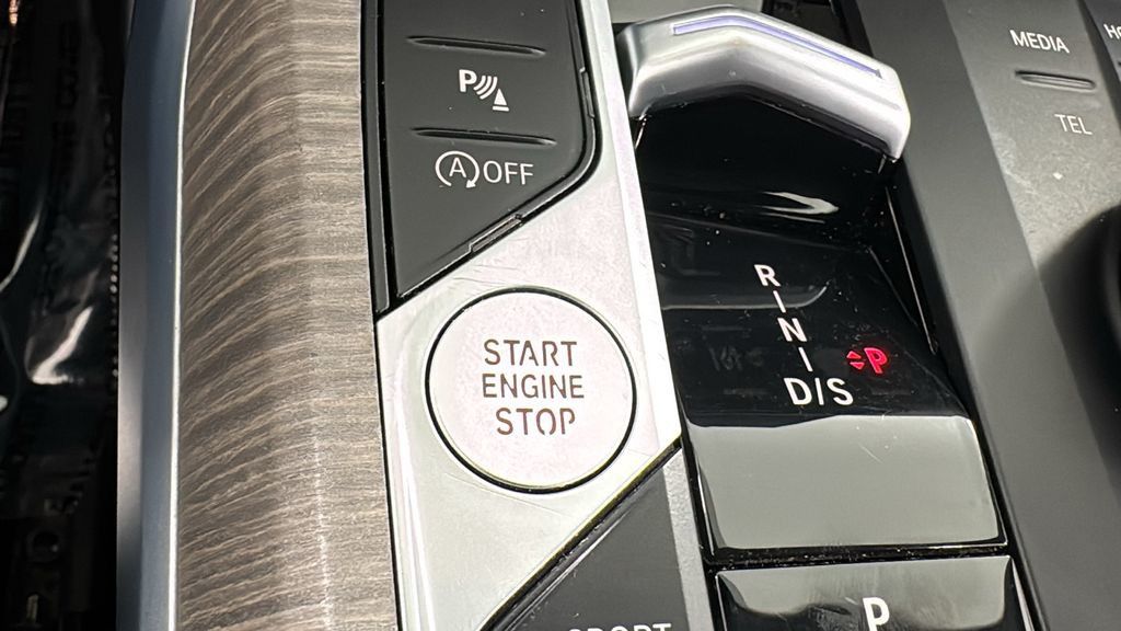 2025 BMW 3 Series 330i - Photo 22