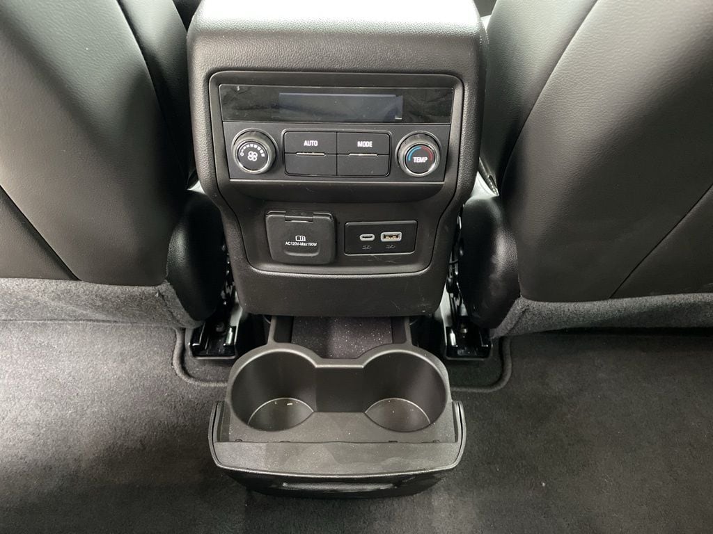 2023 GMC Acadia SLT - Photo 13