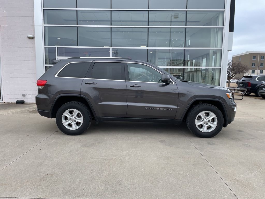 Used 2017 Jeep Grand Cherokee Laredo 4x4 SUV