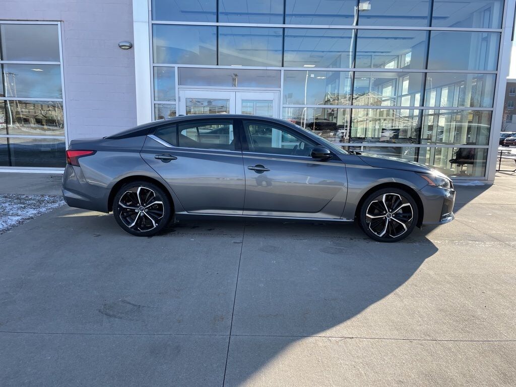 Used 2023 Nissan Altima 2.5 SR Sedan