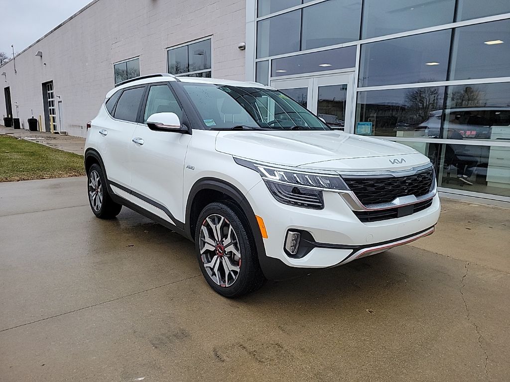 2023 Kia Seltos SX's photo