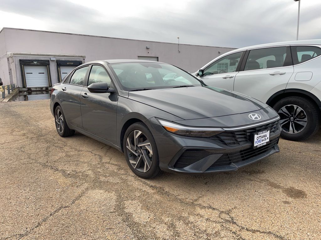 2025 Hyundai Elantra SEL's photo