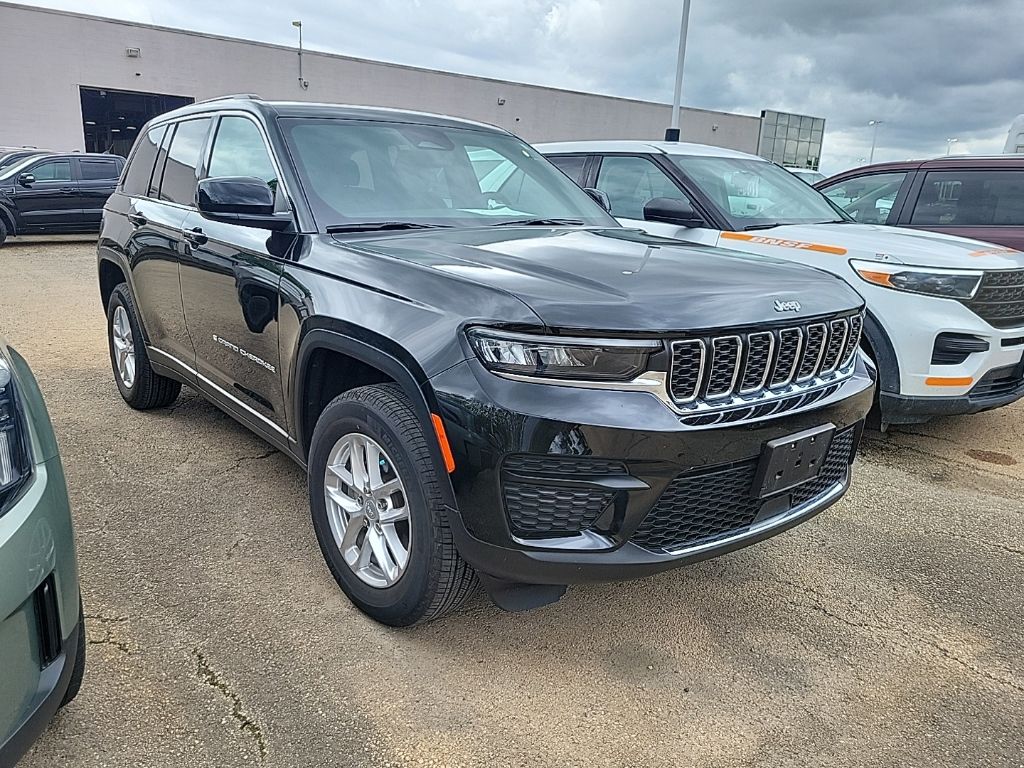 2024 Jeep Grand Cherokee Laredo X 4x4's photo