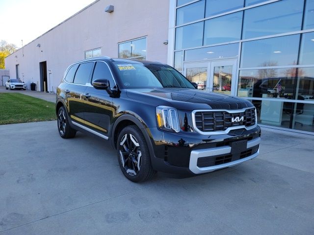 2024 Kia Telluride S's photo