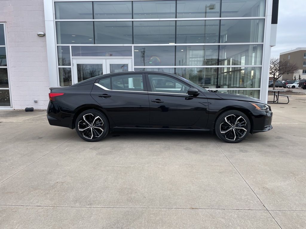 Used 2025 Nissan Altima SR Sedan
