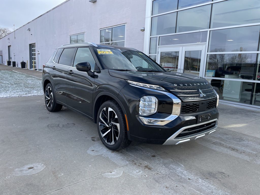 2022 Mitsubishi Outlander SEL's photo