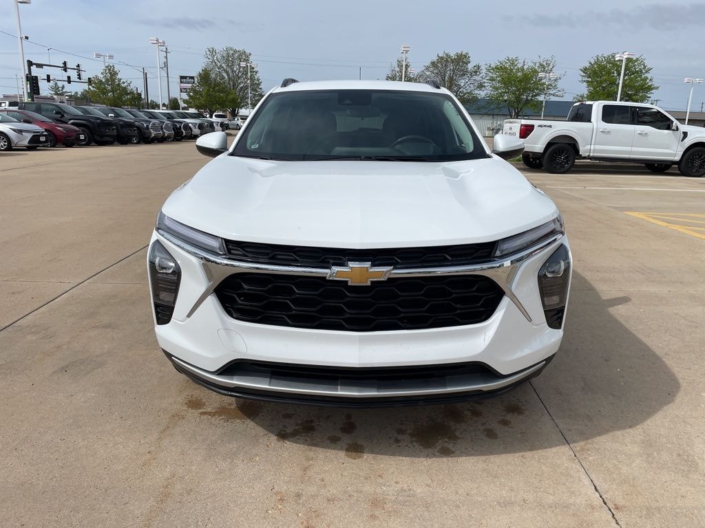 Used 2025 Chevrolet Trax LT SUV
