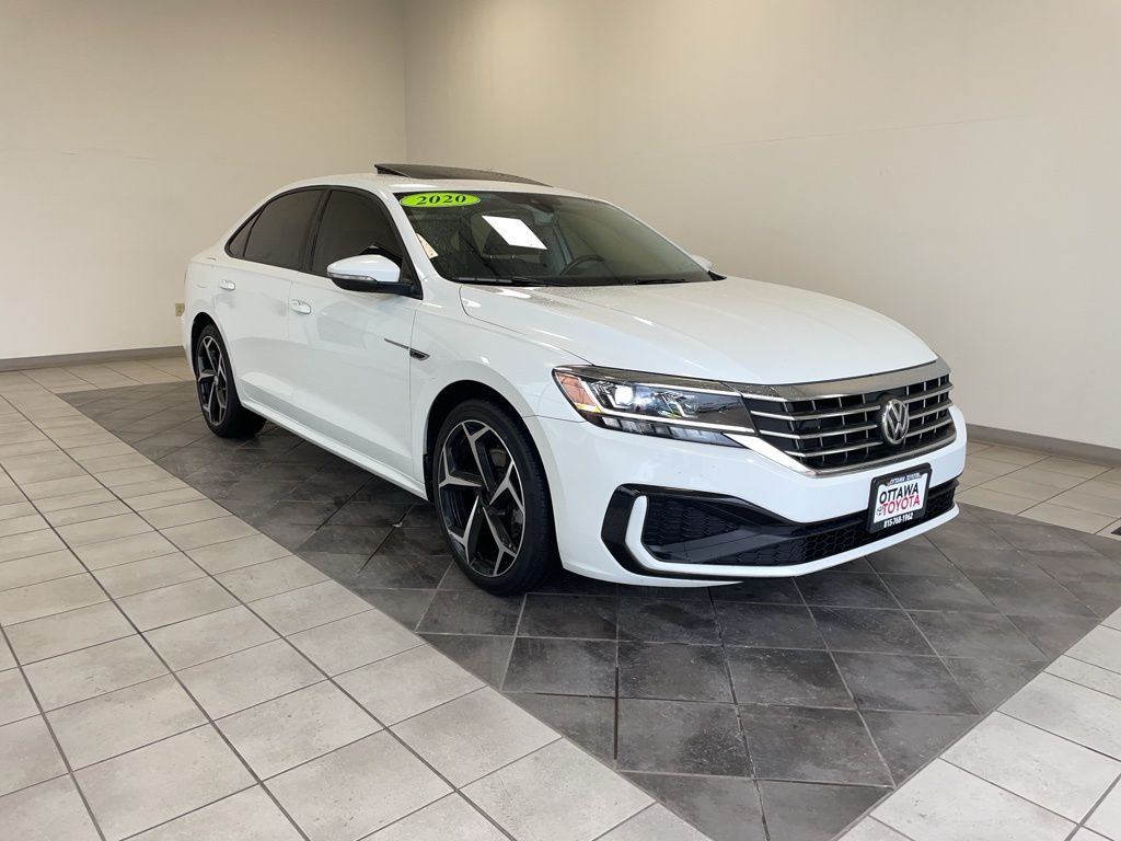 2020 Volkswagen Passat R-Line's photo