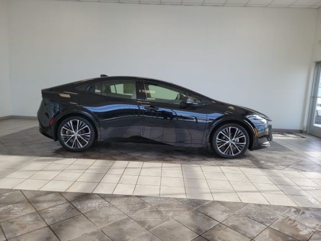 Used 2023 Toyota Prius XLE Hatchback