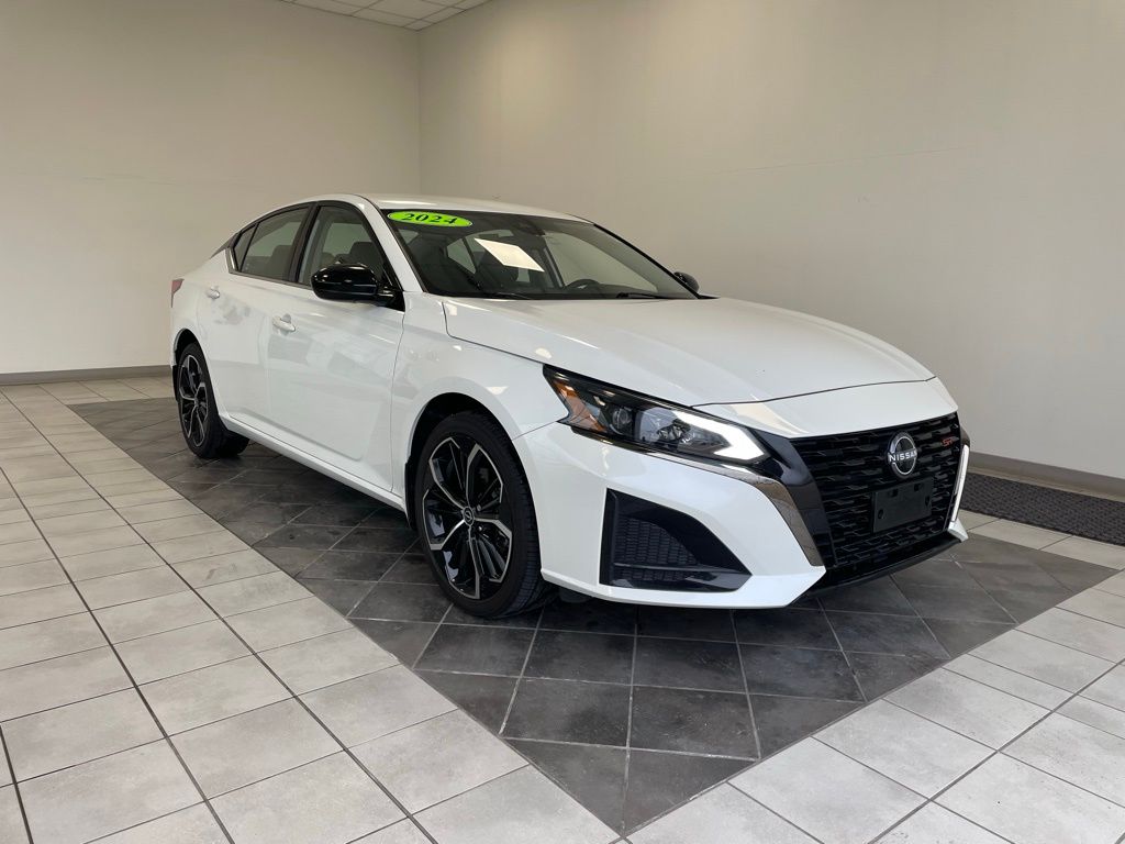 2024 Nissan Altima SR's photo