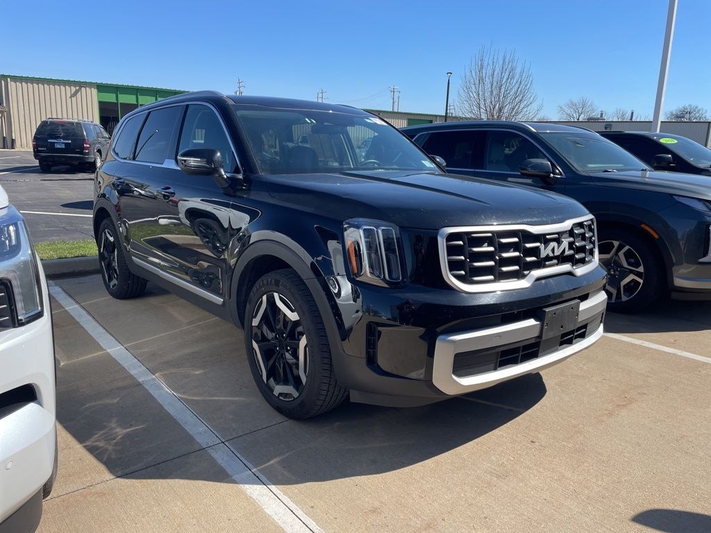 Used 2025 Kia Telluride S SUV