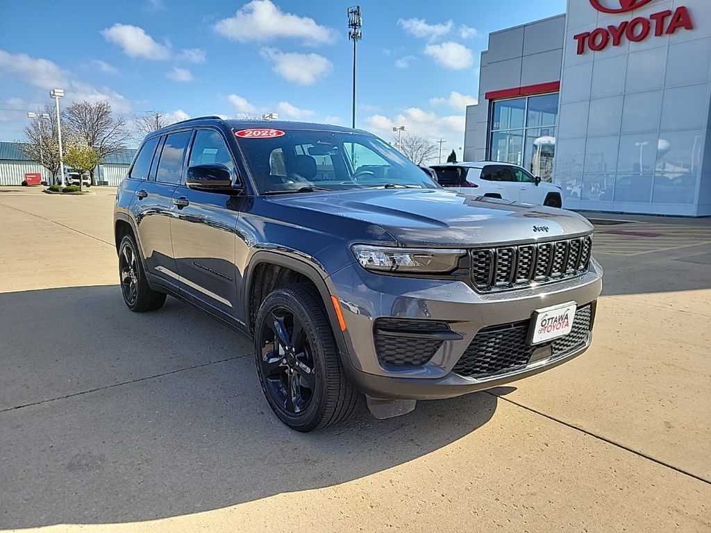 2025 Jeep Grand Cherokee Altitude X 4x4's photo