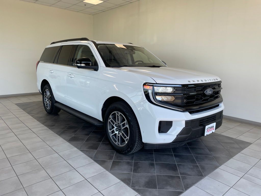 2025 Ford Expedition Active 4x4's photo