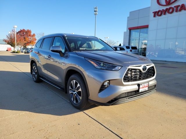 2026 Toyota Highlander XLE's photo