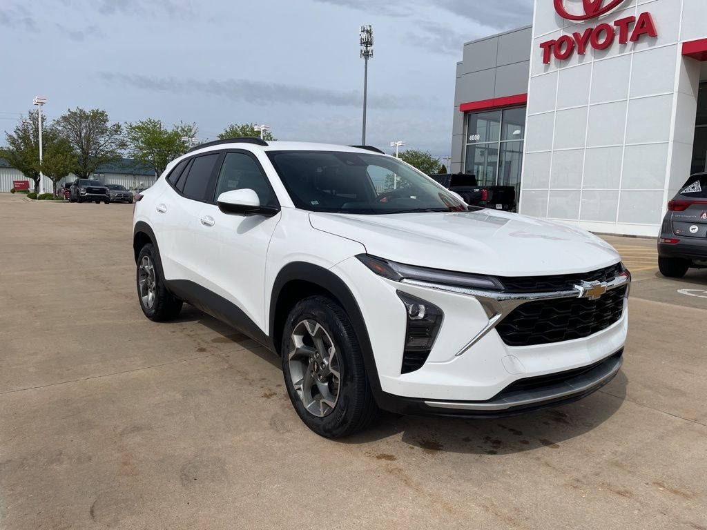 Used 2025 Chevrolet Trax LT SUV