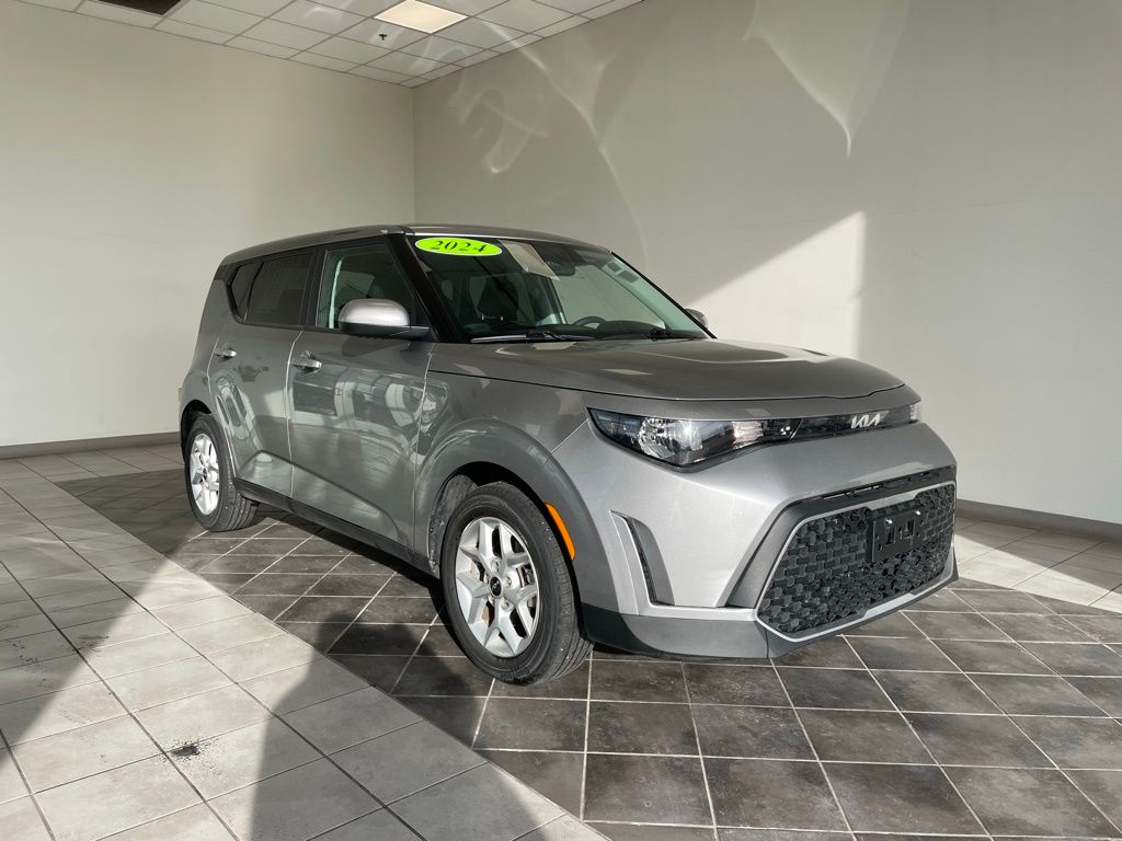 2024 Kia Soul LX's photo