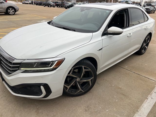 2020 Volkswagen Passat R-Line's photo
