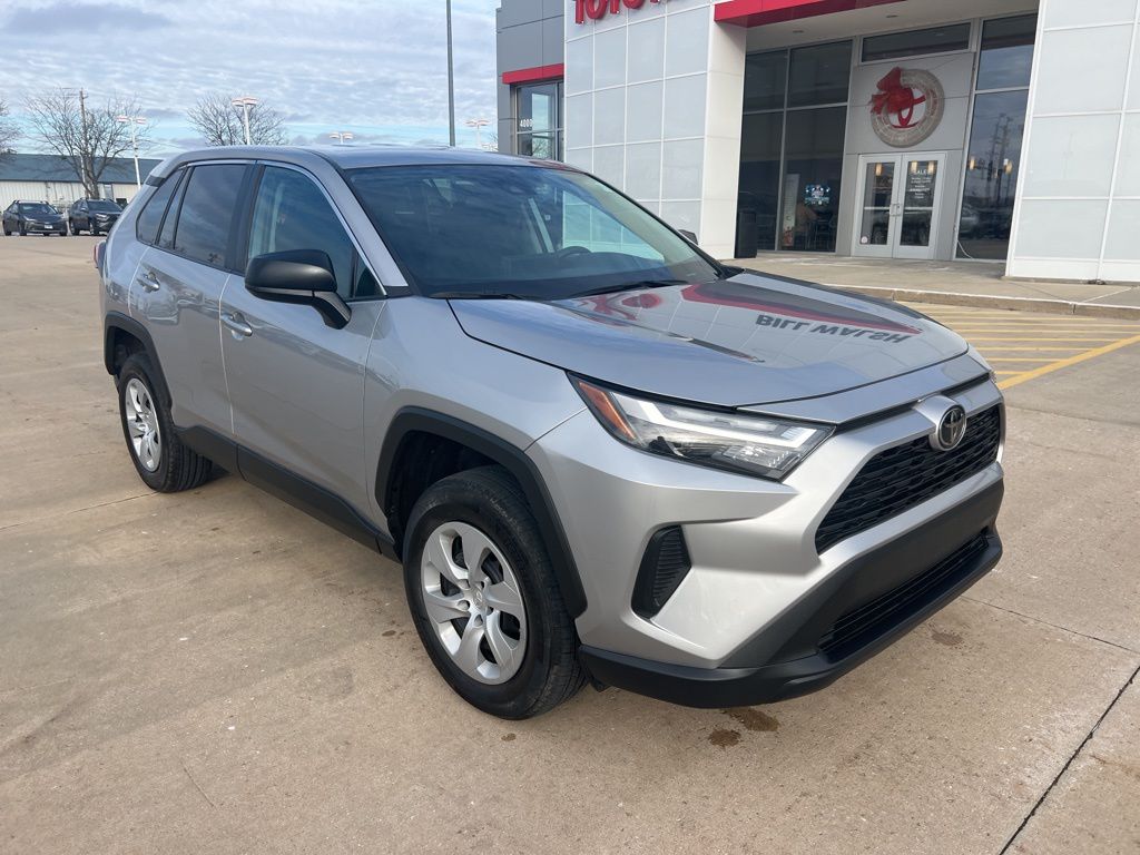 2024 Toyota RAV4 LE's photo
