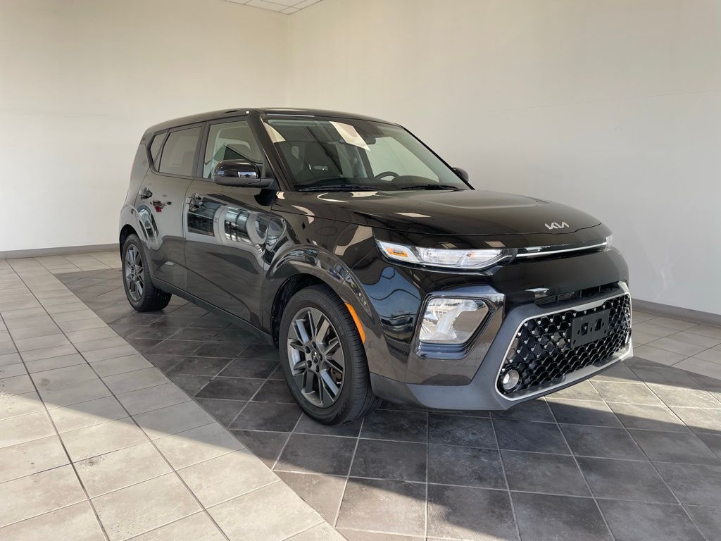 2022 Kia Soul EX's photo