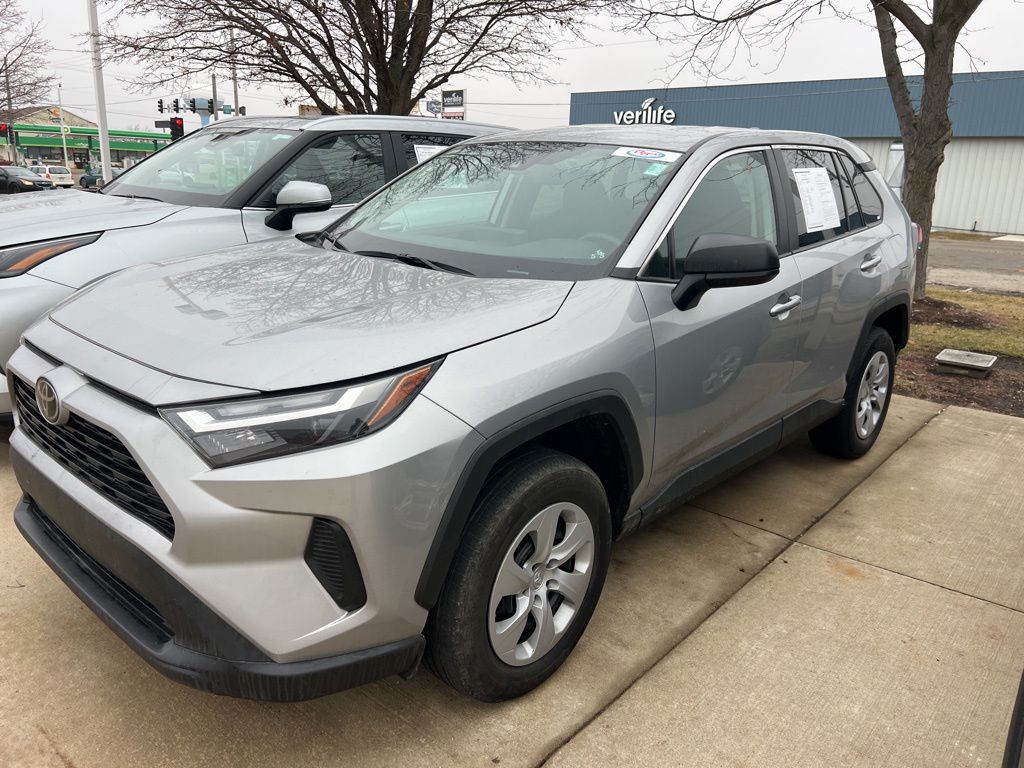 2024 Toyota RAV4 LE's photo