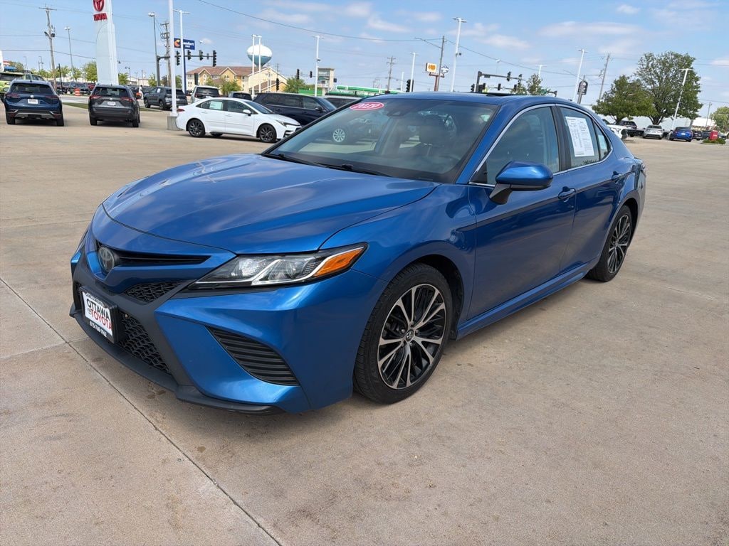 Used 2019 Toyota Camry SE Sedan
