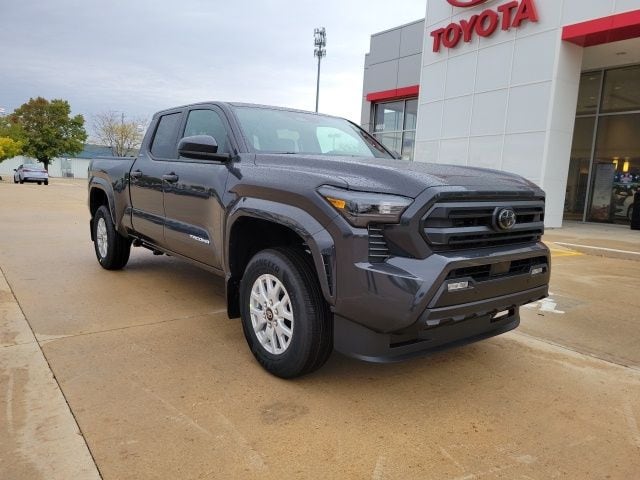 2025 Toyota Tacoma SR5's photo