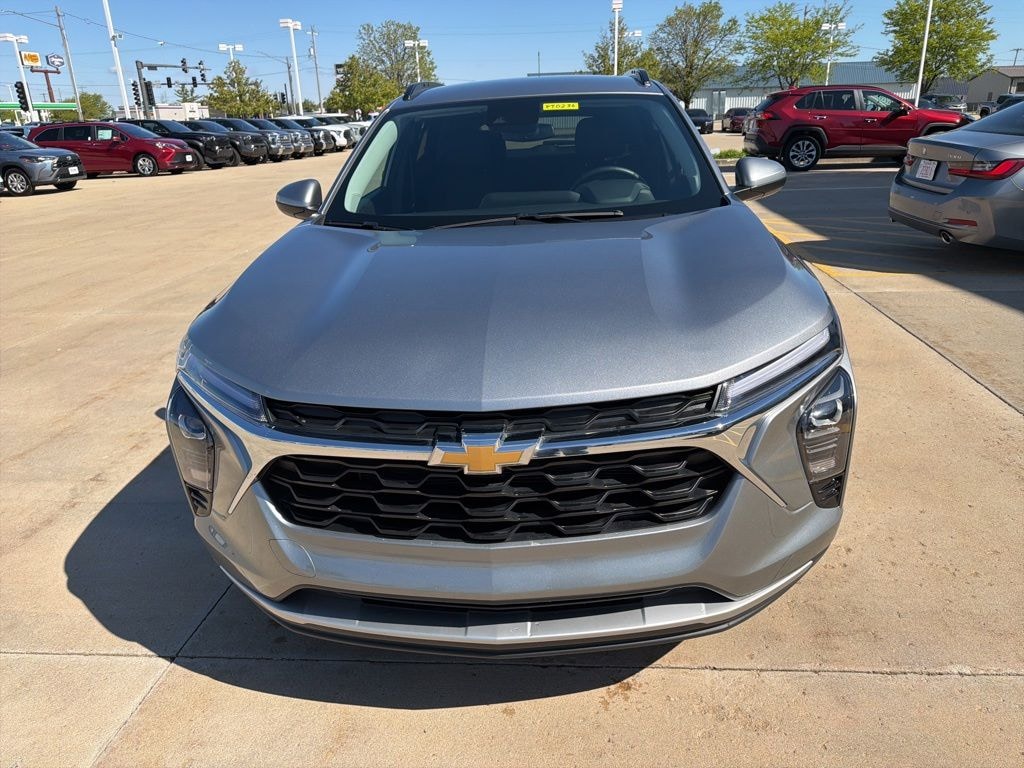 Used 2025 Chevrolet Trax LT SUV