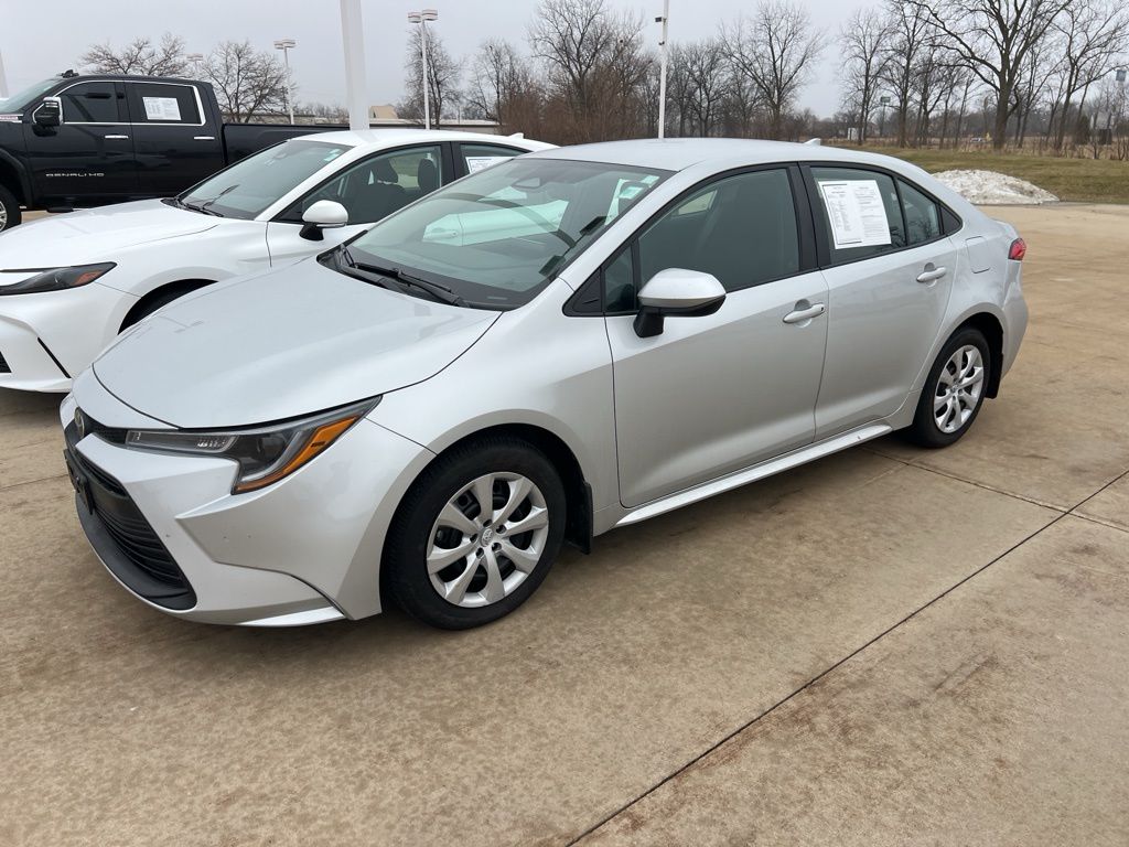 2023 Toyota Corolla LE's photo