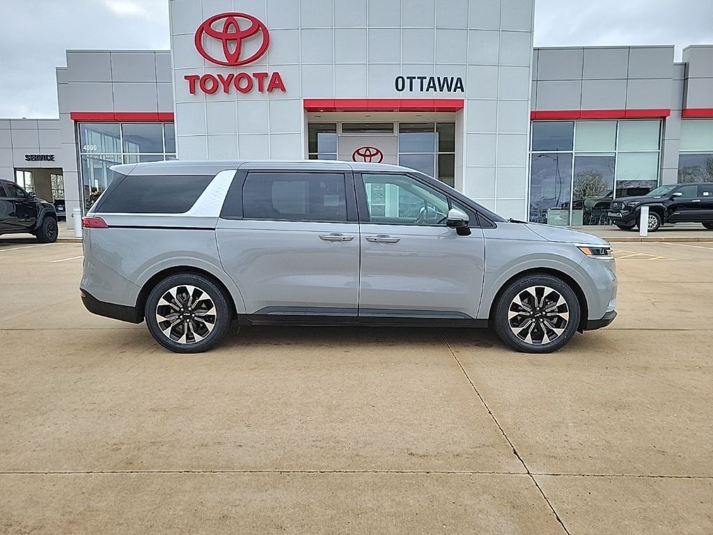 Used 2024 Kia Carnival EX MPV