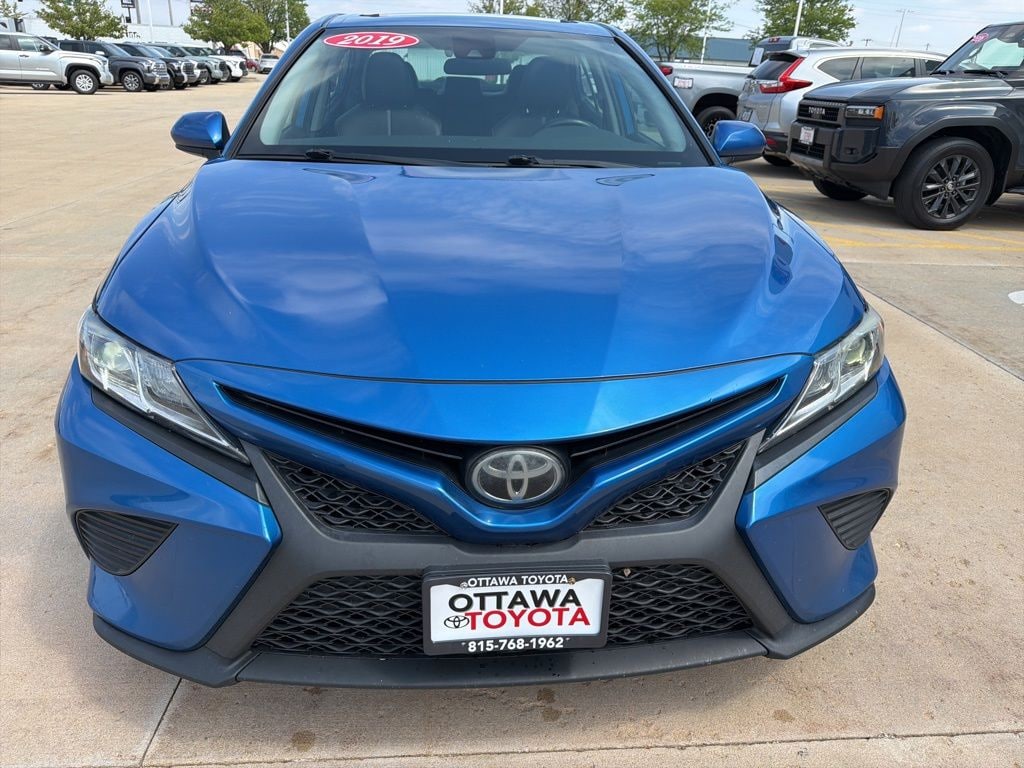 Used 2019 Toyota Camry SE Sedan